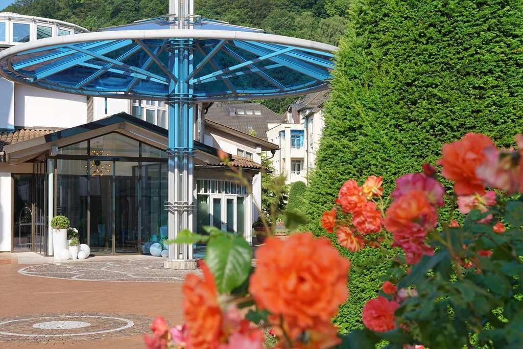 Vila Vita Rosenpark Marburg Экстерьер фото Entrance of the German National Academy for Public Health at the Robert Koch Institute
