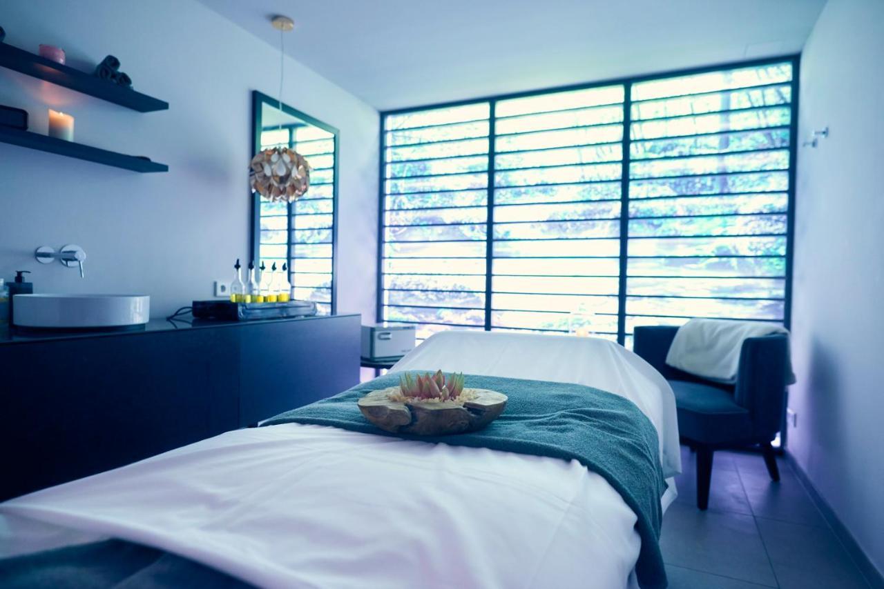 Vila Vita Rosenpark Marburg Экстерьер фото Treatment room at the spa