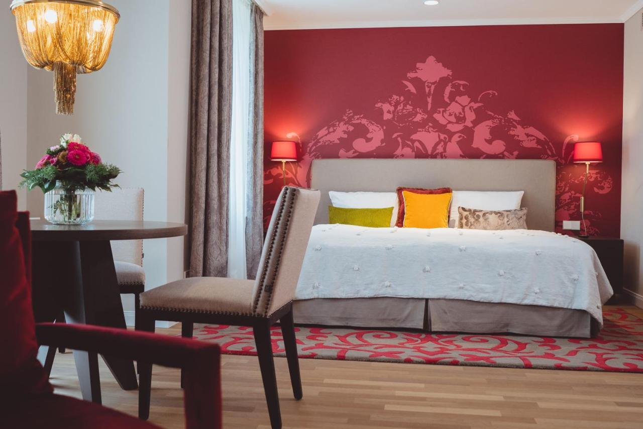 Vila Vita Rosenpark Marburg Экстерьер фото A room at the hotel
